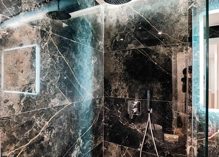 Adam & Eve Apartman *